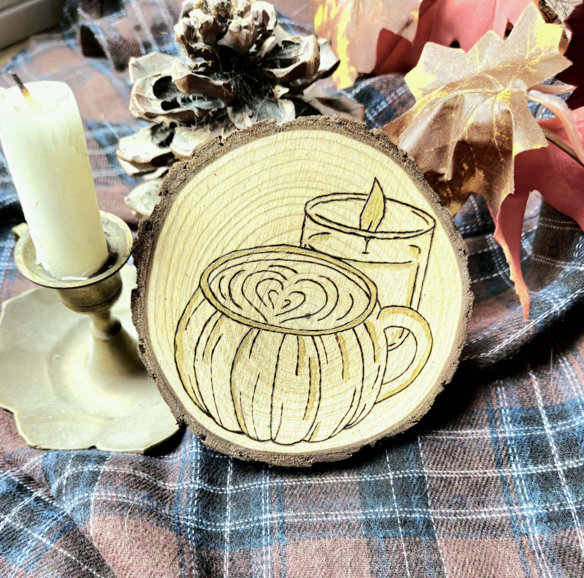 Dessous de tasse pyrogravé - Moment Réconfortant autour d'un Latte✨