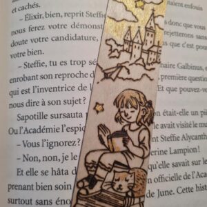 📖✨ Marque-page en bois pyrogravé • La Petite Lectrice • Fait main